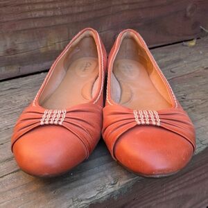 Clarks Women's Burnt Orange Flats, M 9.5 size